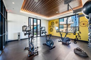Yoga & spin room